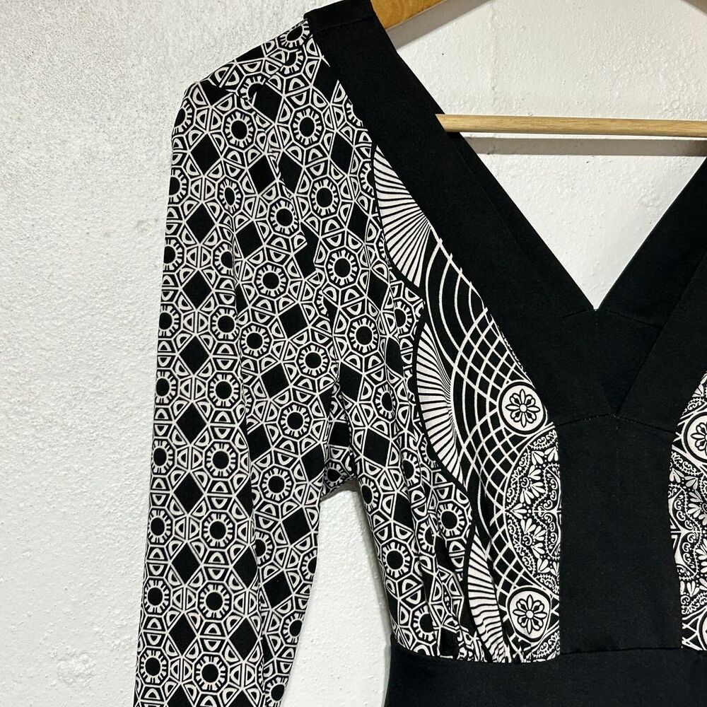 eci New York Black/ White Womens Dress V Neck Size Small NWT - Picture 3 of 16